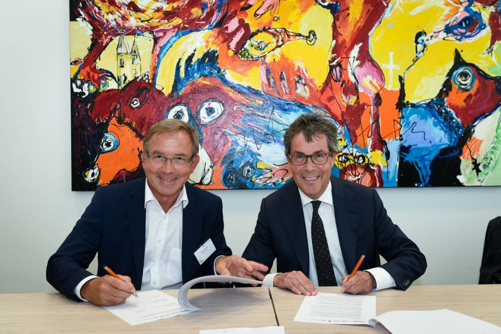 Ondertekening MoU BOM en High Tech NL Ondertekening MoU BOM en High Tech NL