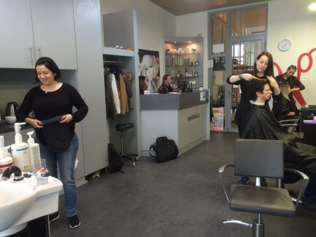 Todorovka (links) en sommige van haar stagiaires.