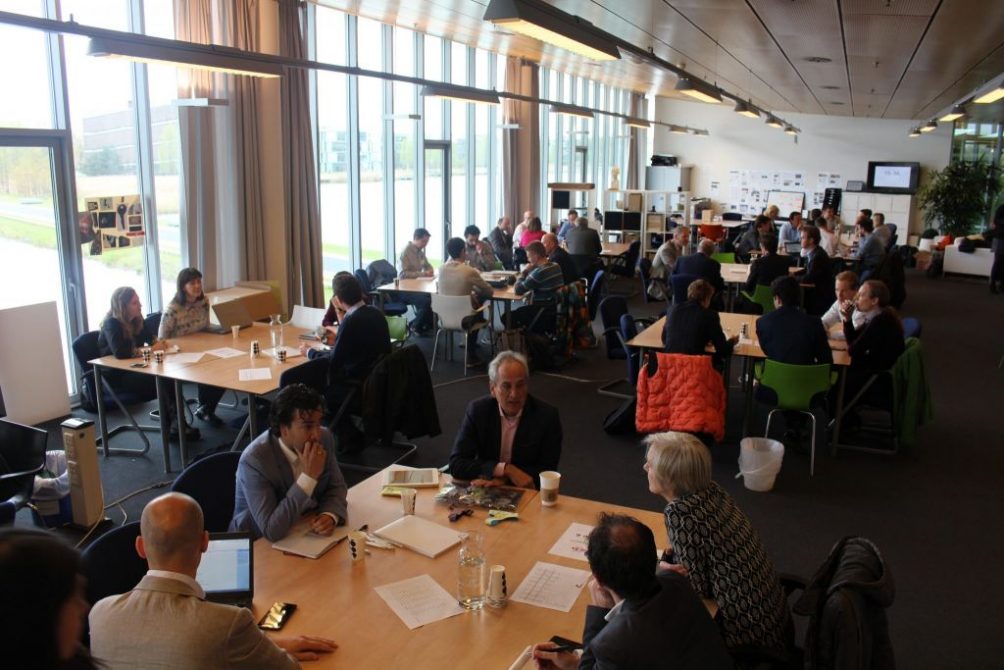 Na de pitches worden alle 12 deelnemers beoordeeld doior de High Tech XL mentoren