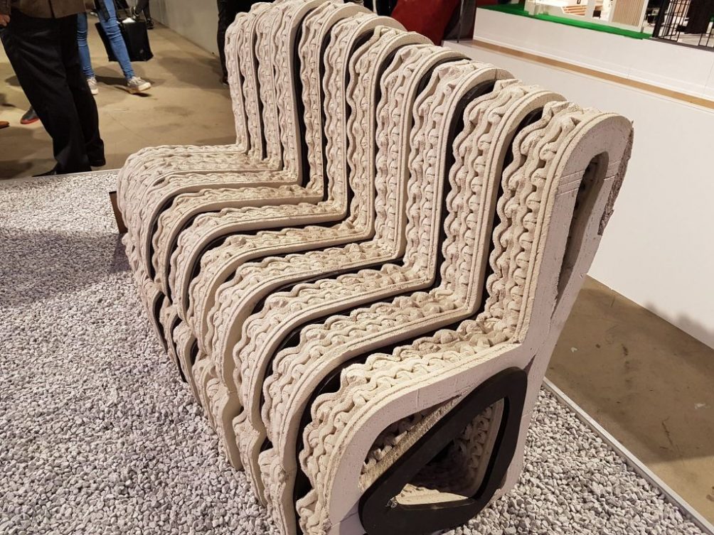 Betonnen bank uit de 3D printer van de TU/e
