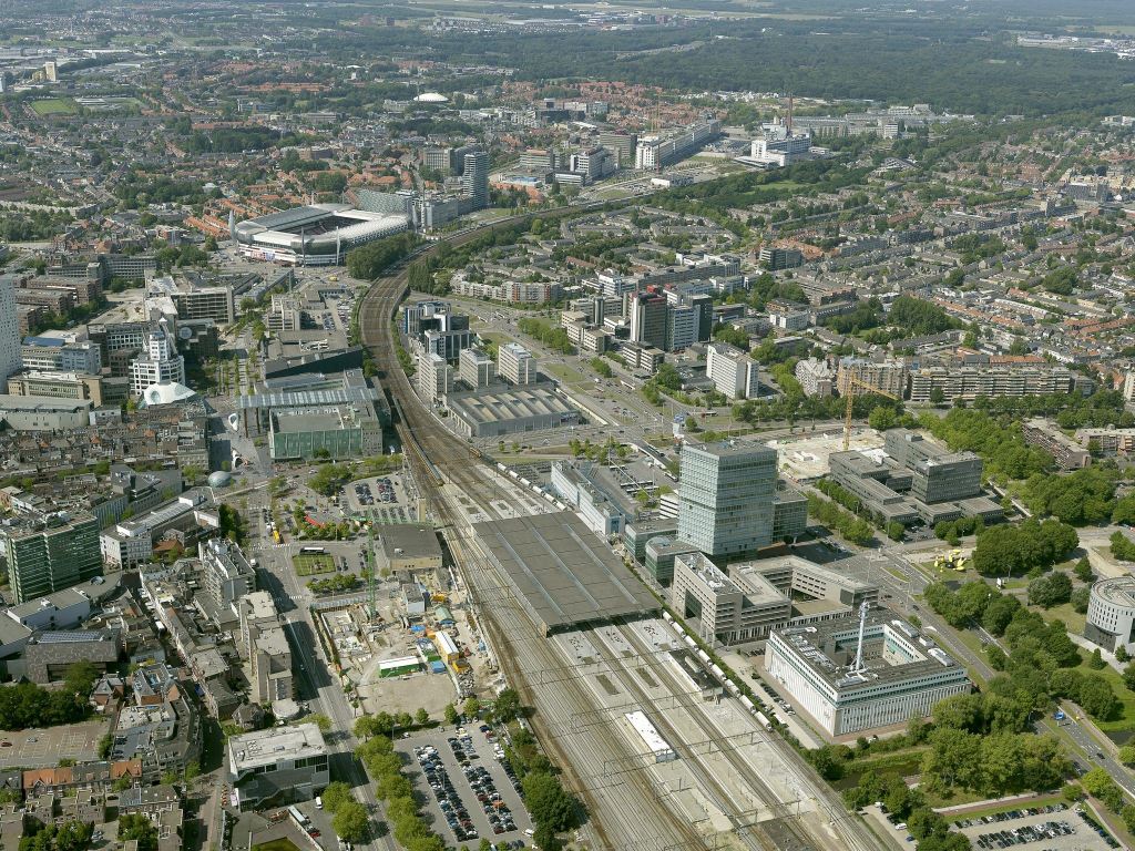 1509121 Eindhoven_Station.FOTO Your Captain Luchtfotografie