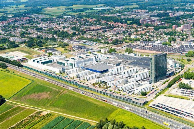 ASML luchtfoto van ministerie EZ