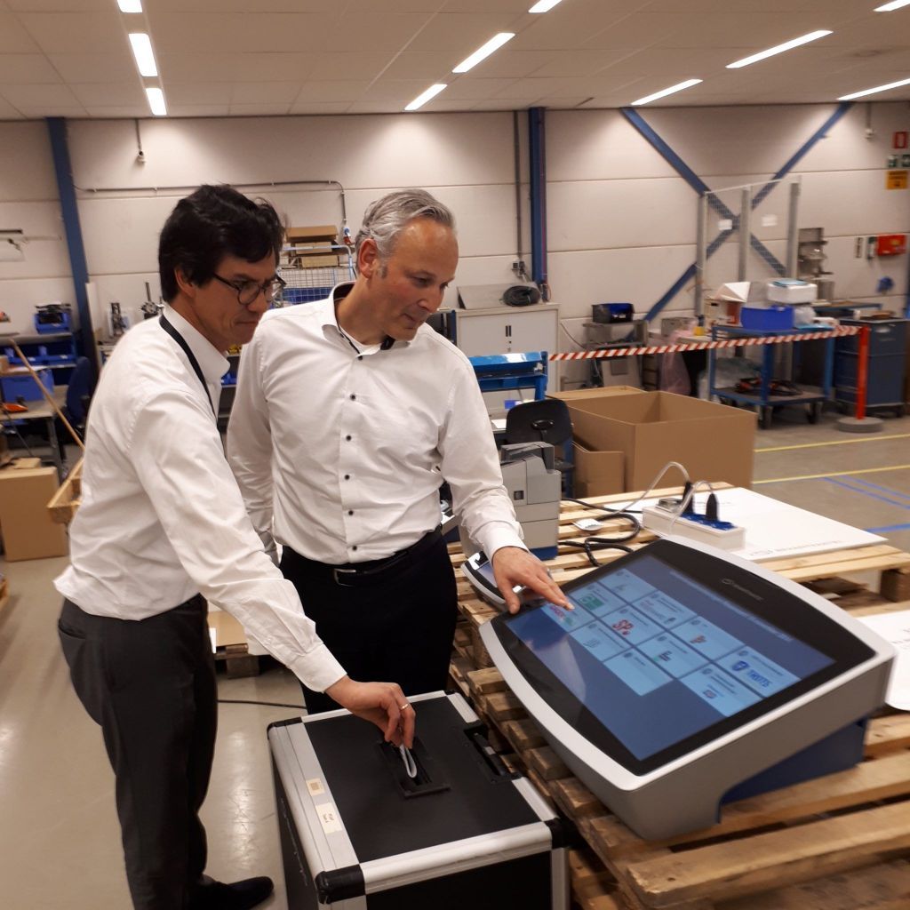 Elektronisch stemmen - 01 VDL Smartmatic stemprinter