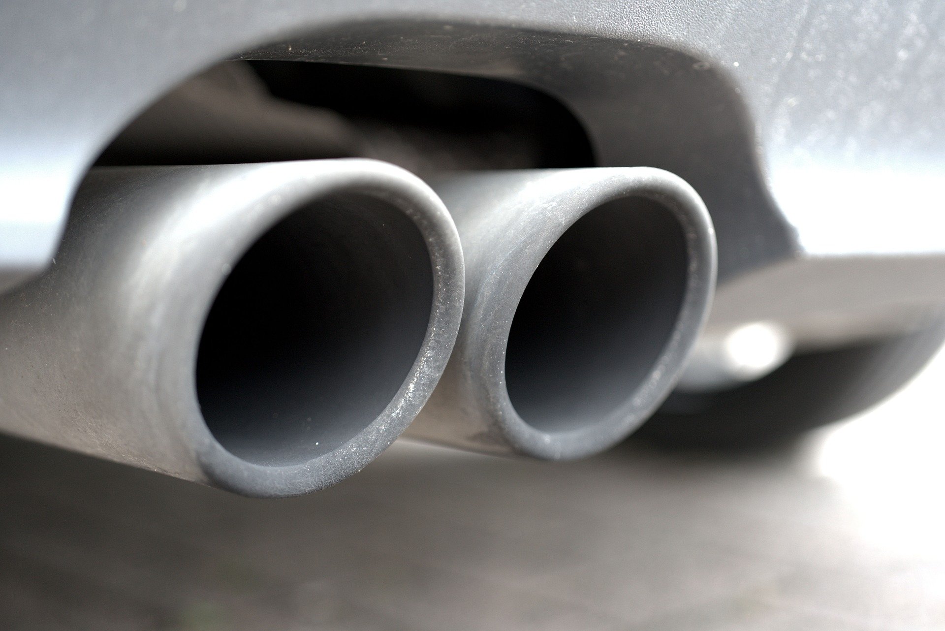 exhaust-3538388_1920 (2)