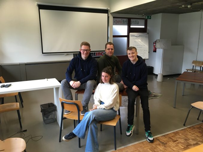 Das Gründungsteam von Helpr mit einer Praktikantin