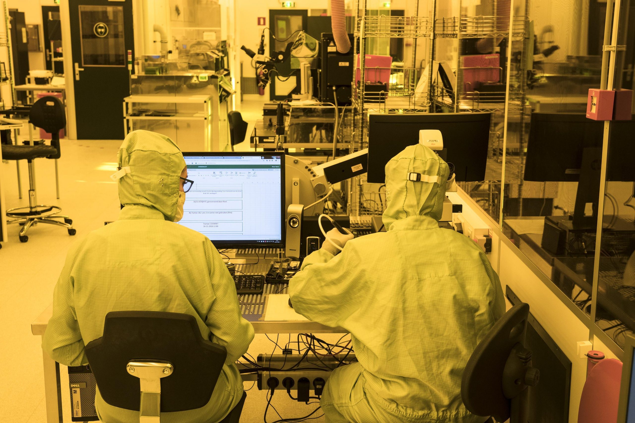 Photonic chips are faster and more energy-efficient than electronic chips. SMART Photonics Eindhoven. Photonic chips are faster and more energy-efficient than electronic chips. SMART Photonics Eindhoven.