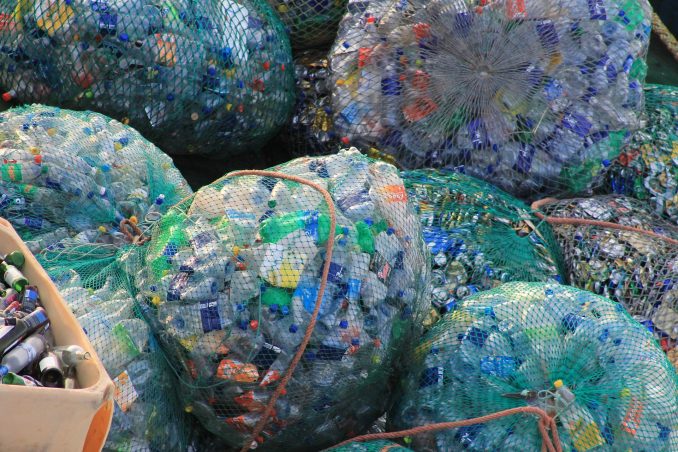Plastic flessen