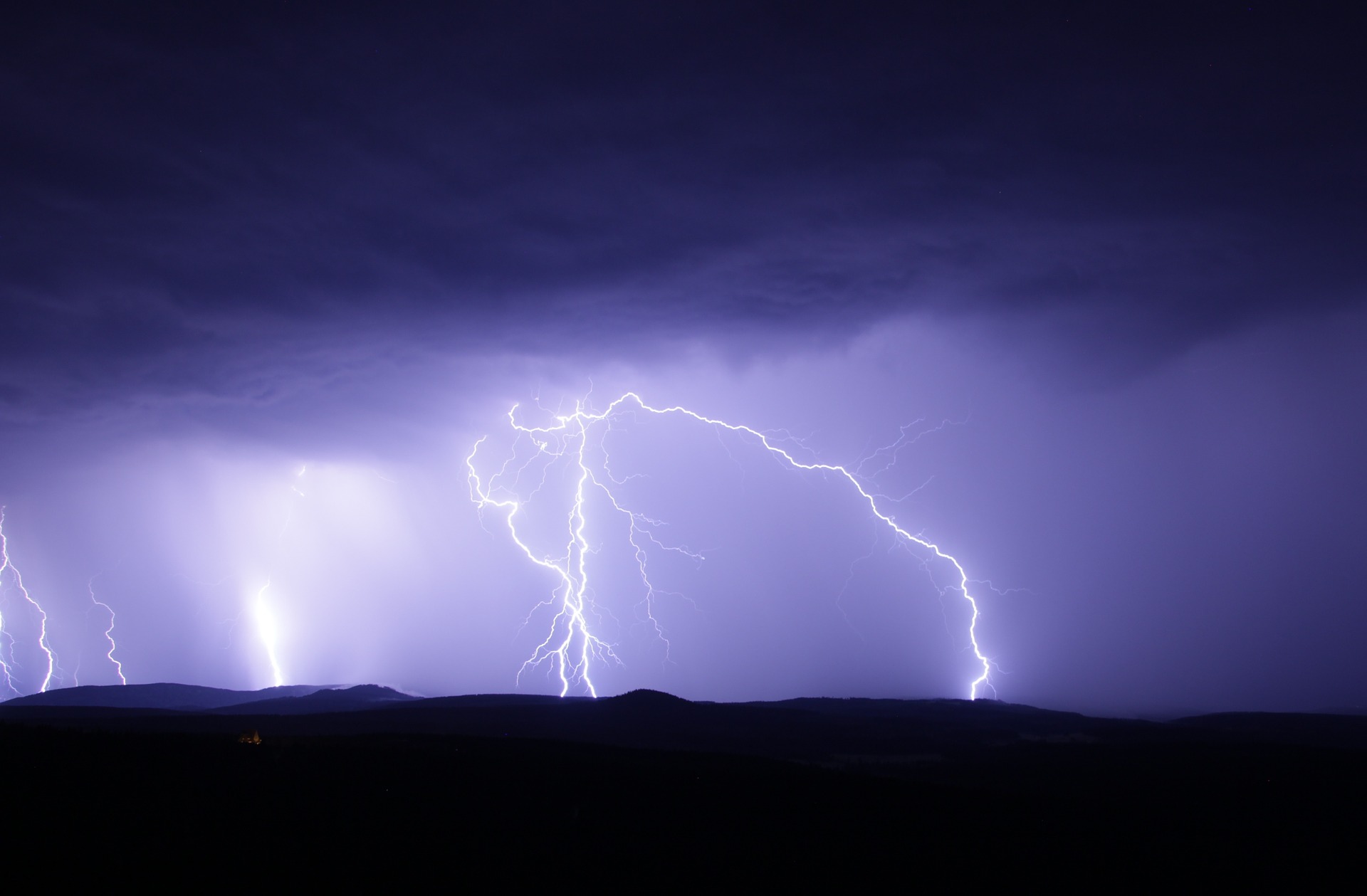 flash-1455285_1920 onweer