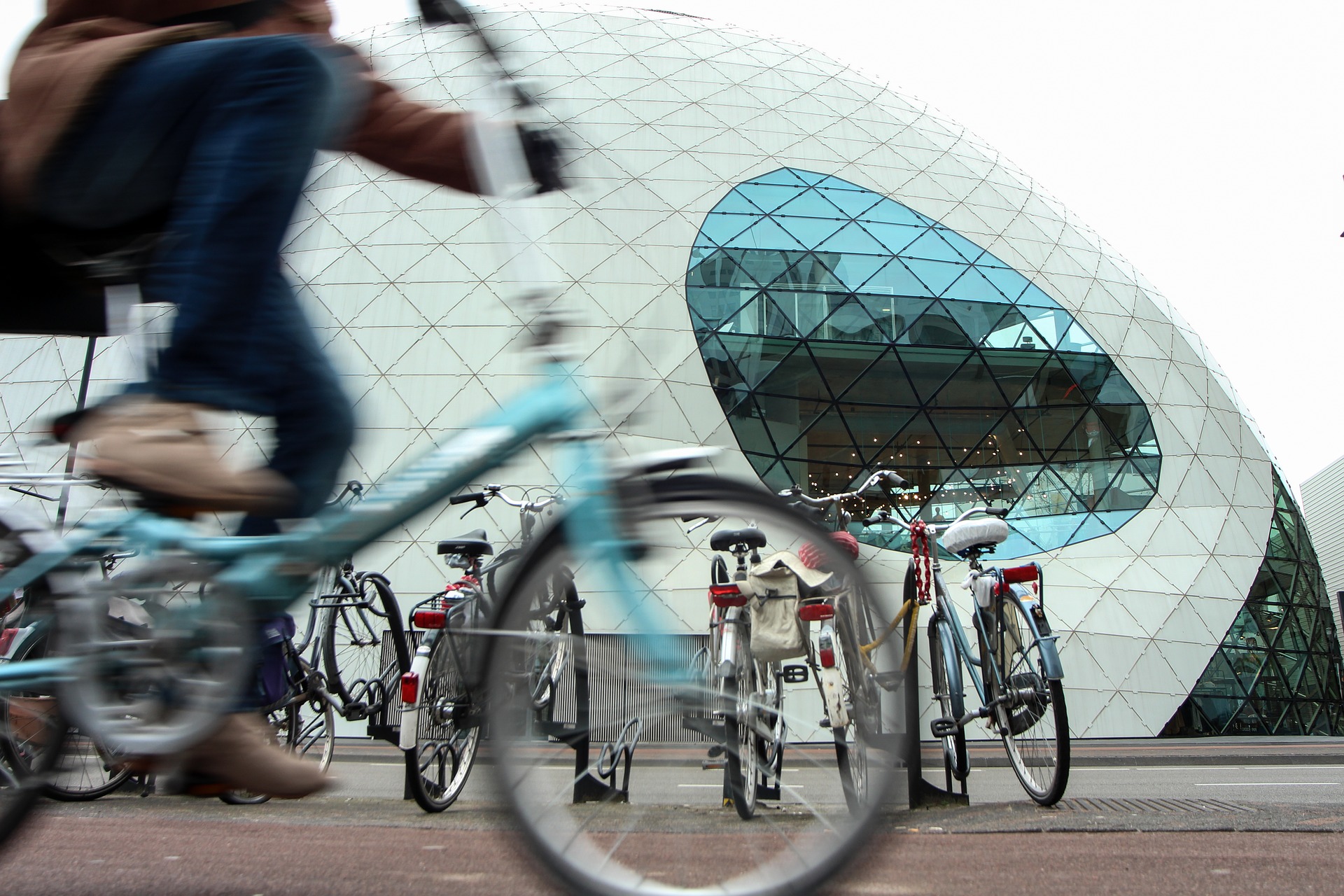 eindhoven-g47f071a99_1920 Eindhoven, beeld; pixabay
