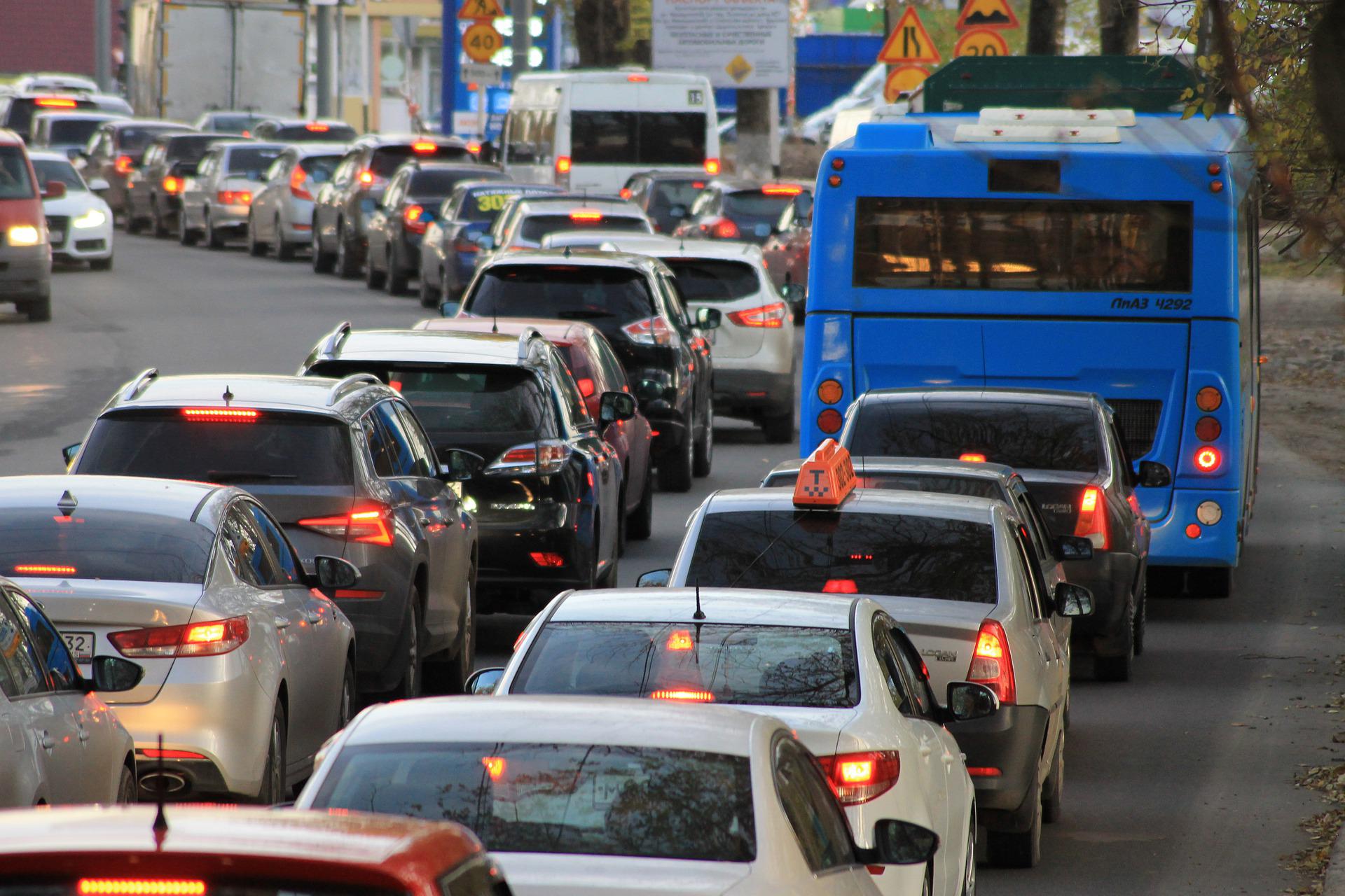 traffic-jam-4522805_1920 traffic