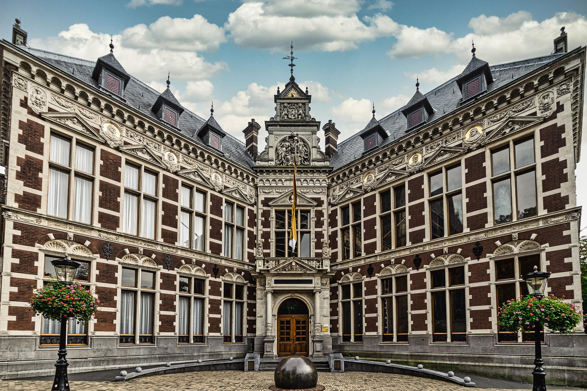 utrecht-4671474_1920 academiegebouw
