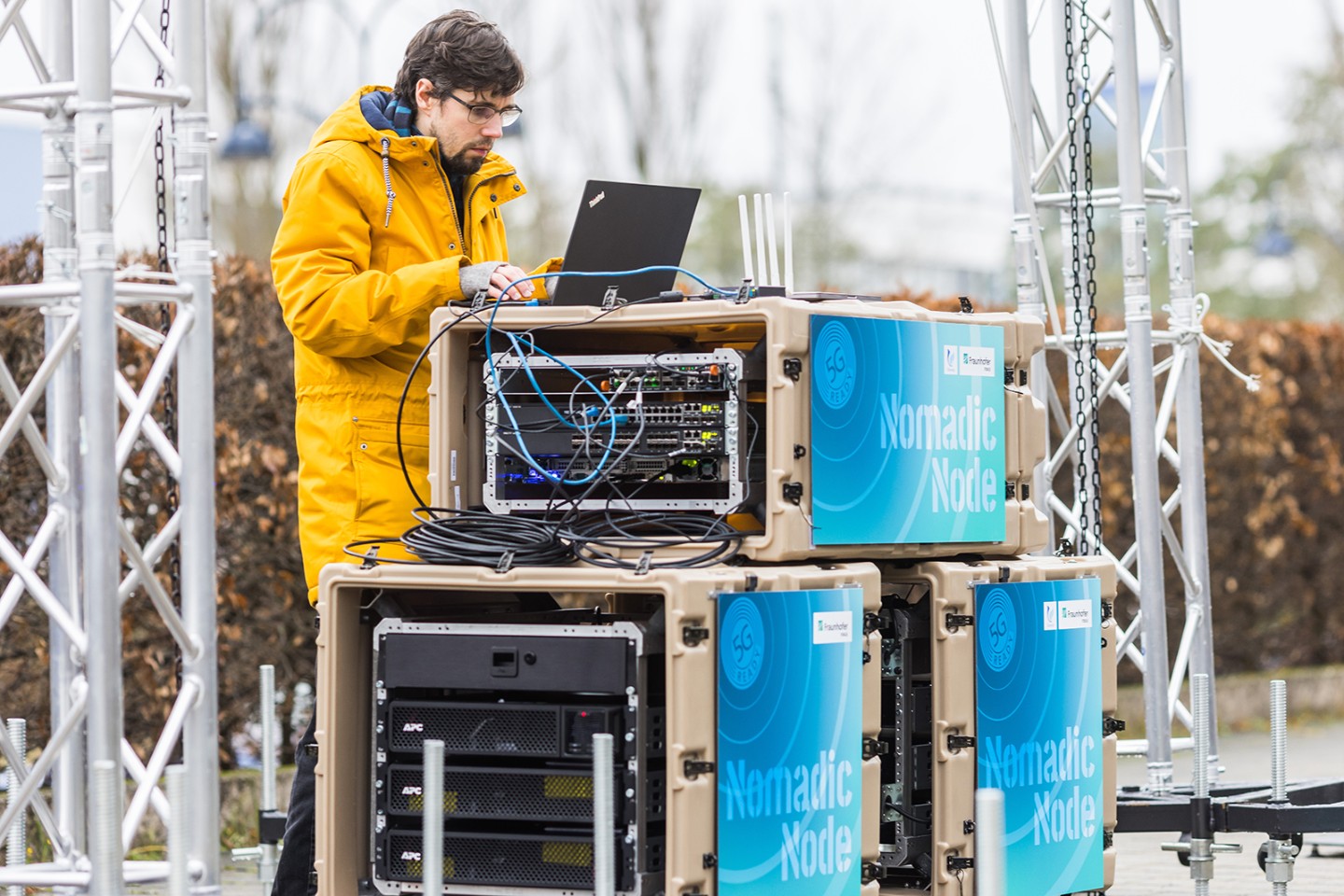 fokus-temporaeres-lokales-5-g-netz-fuer-die-waldbrandbekaempfung-bild-1 Nomadic Node
