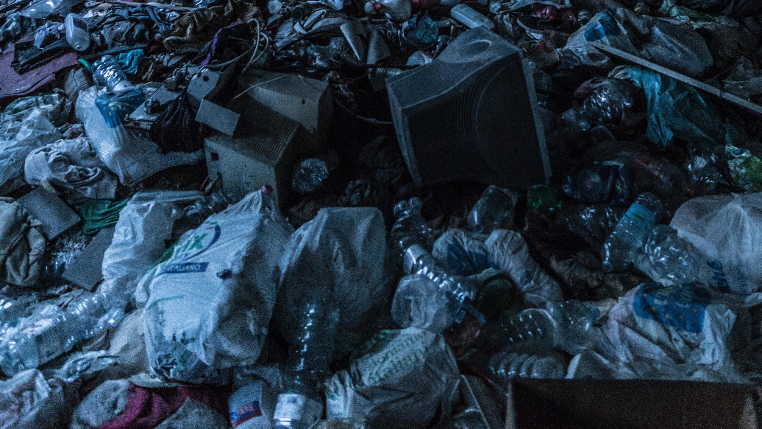 pexels-francesco-paggiaro-938044 waste