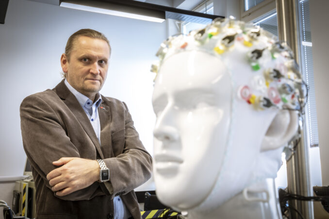 Brain-Computer Interface, Gehirn-Computer Schnittstelle, Implantat, Locked-In Syndrom,