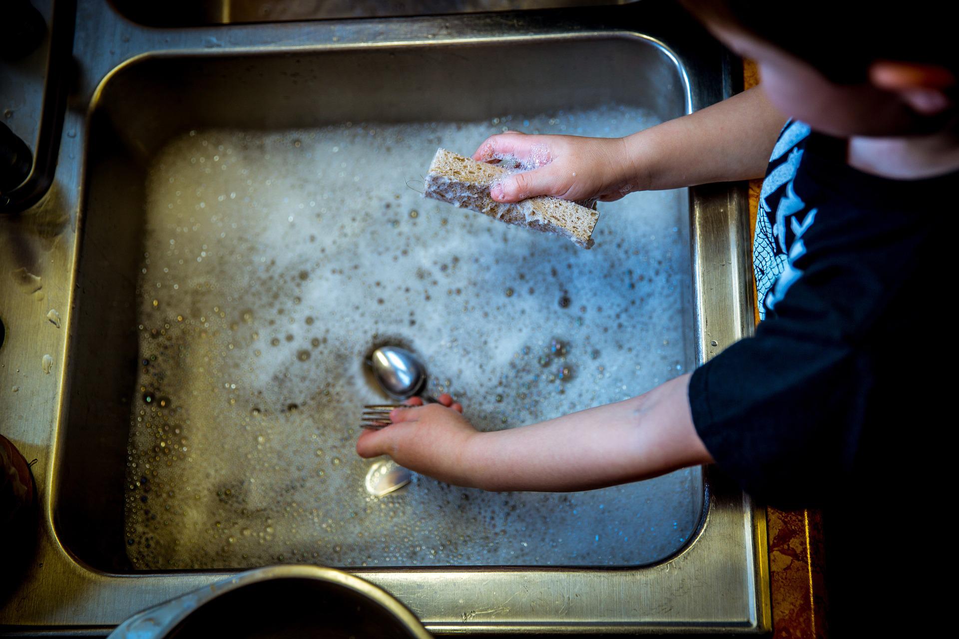 washing-dishes-1112077_1920 afwassen