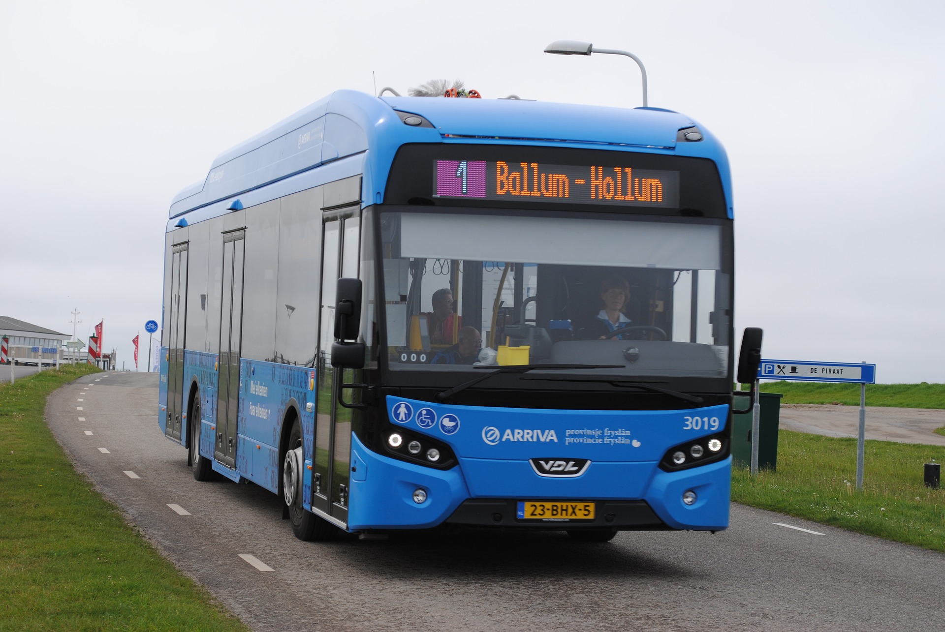 bus-2429091_1920-1 electric bus