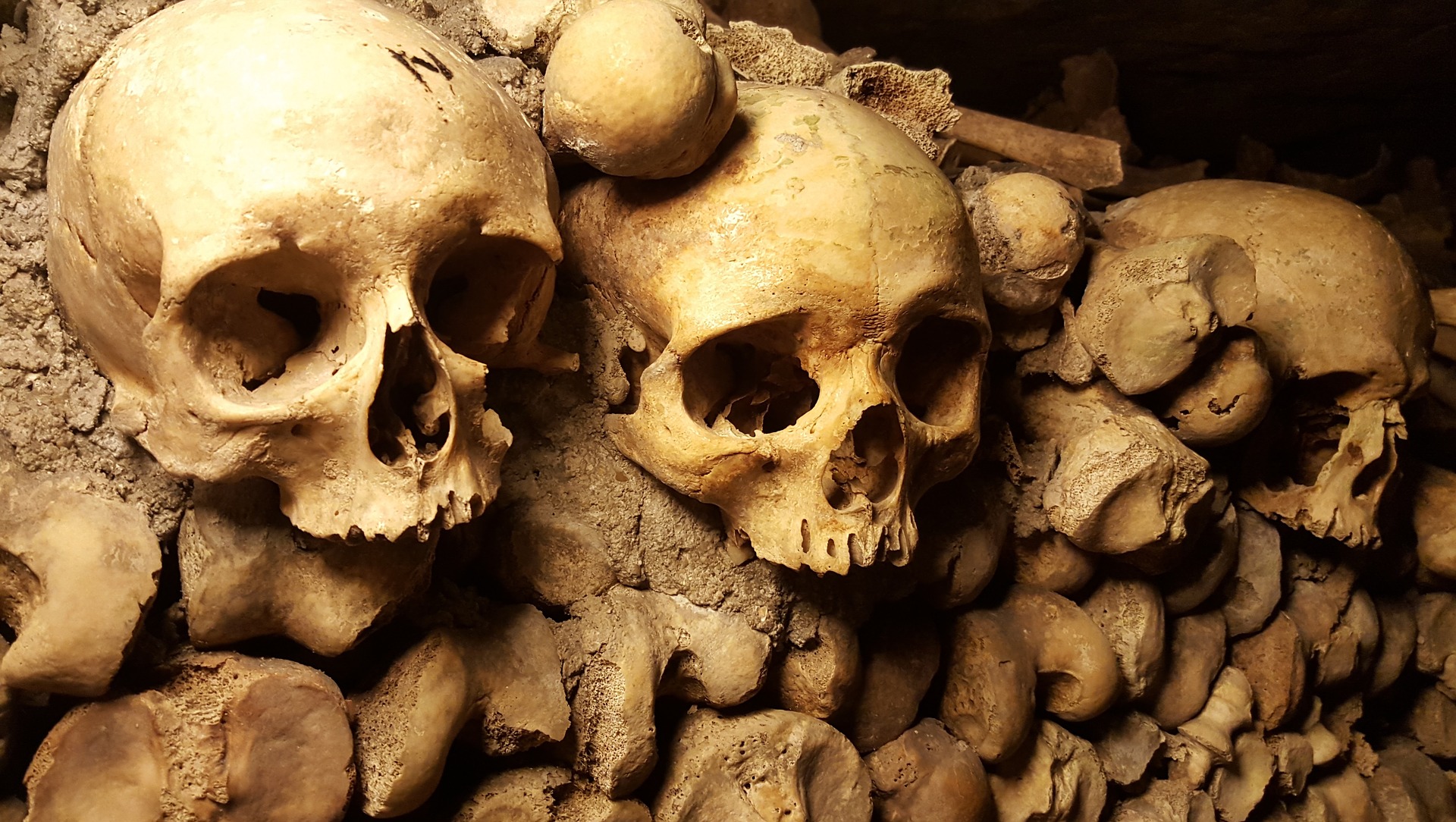 catacombs-g4035c0da9_1920 Pixabay