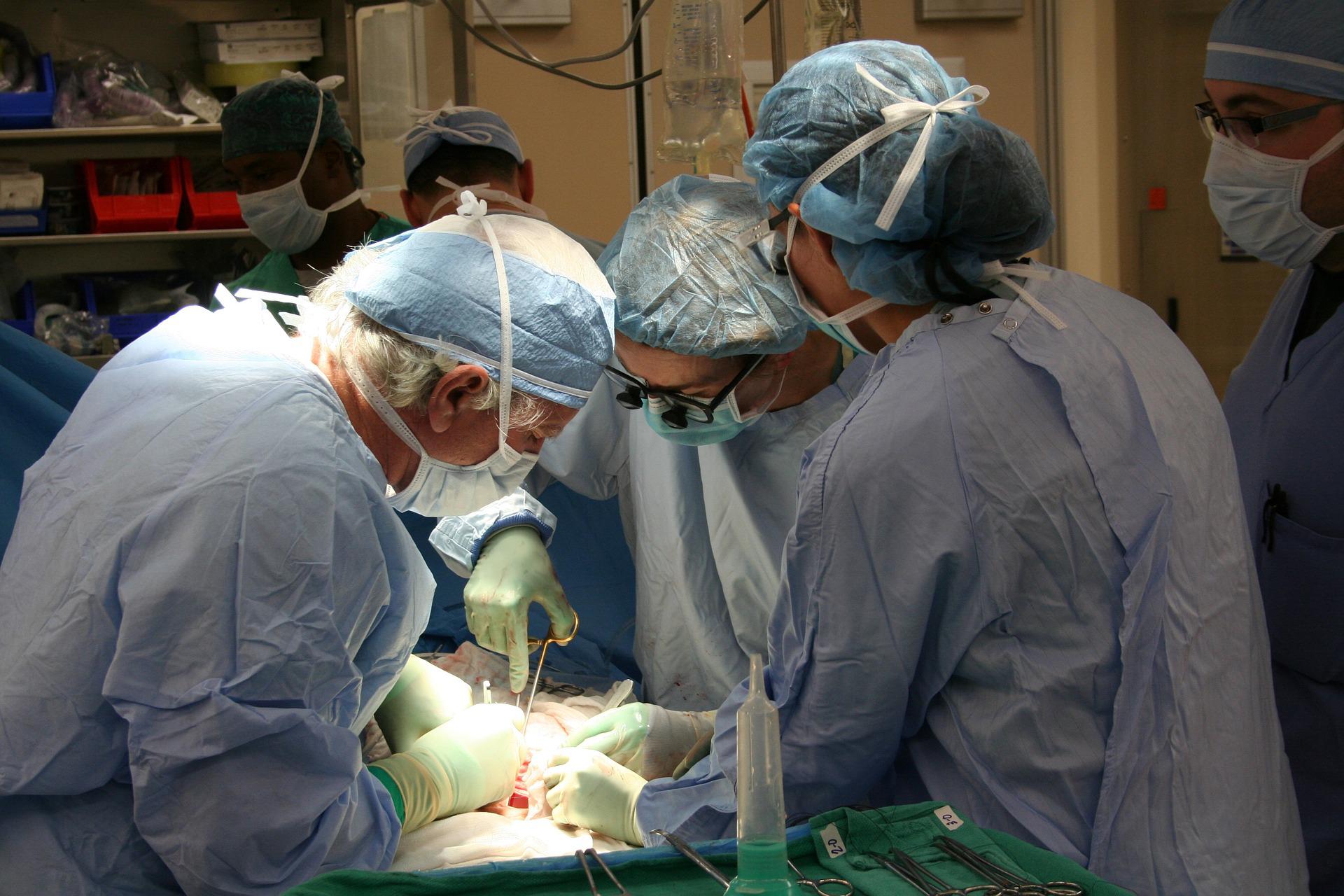 surgery-1049588_1920 lung treatment